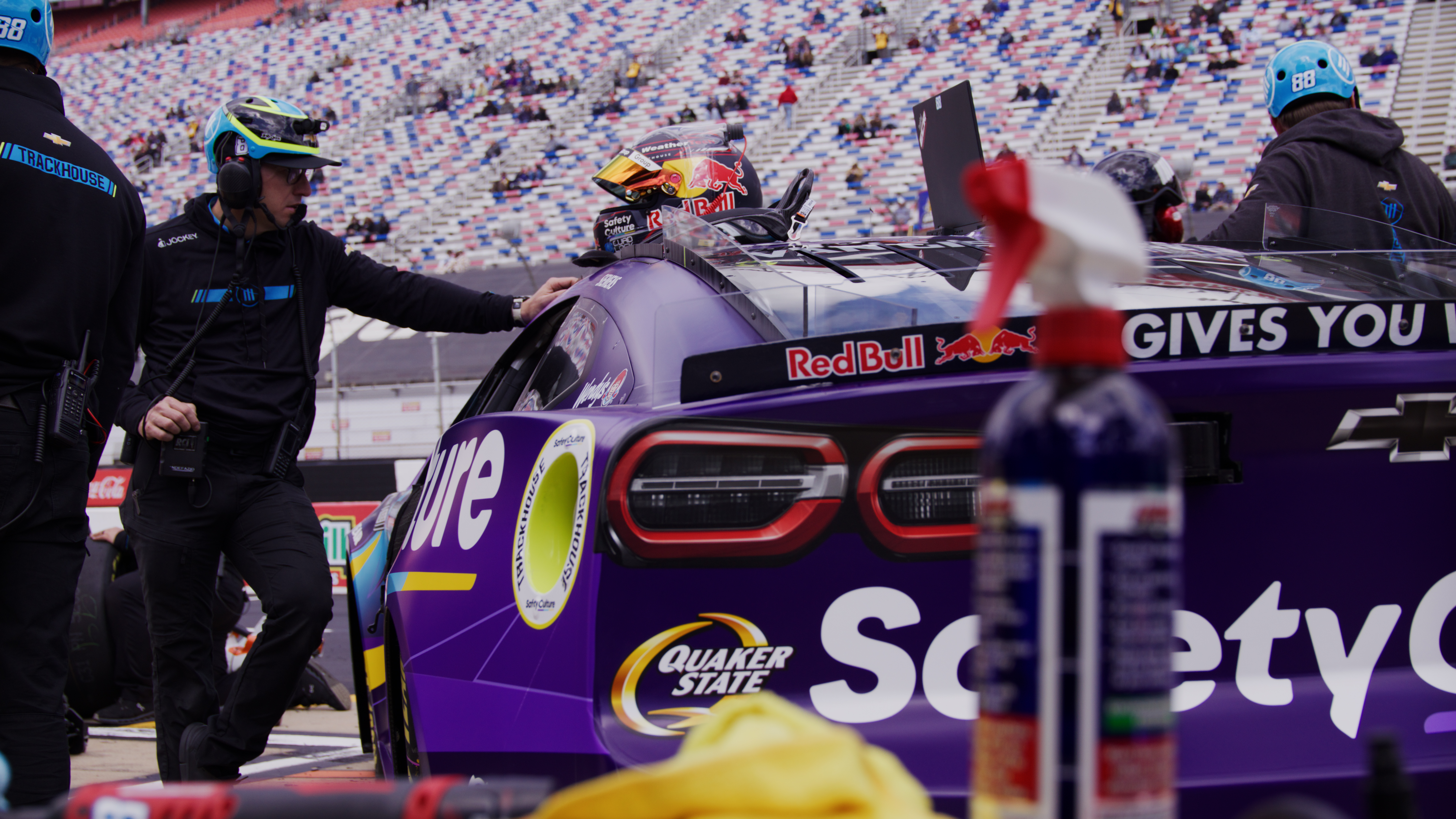 NASCAR pit crew at Bristol Motor Speedway